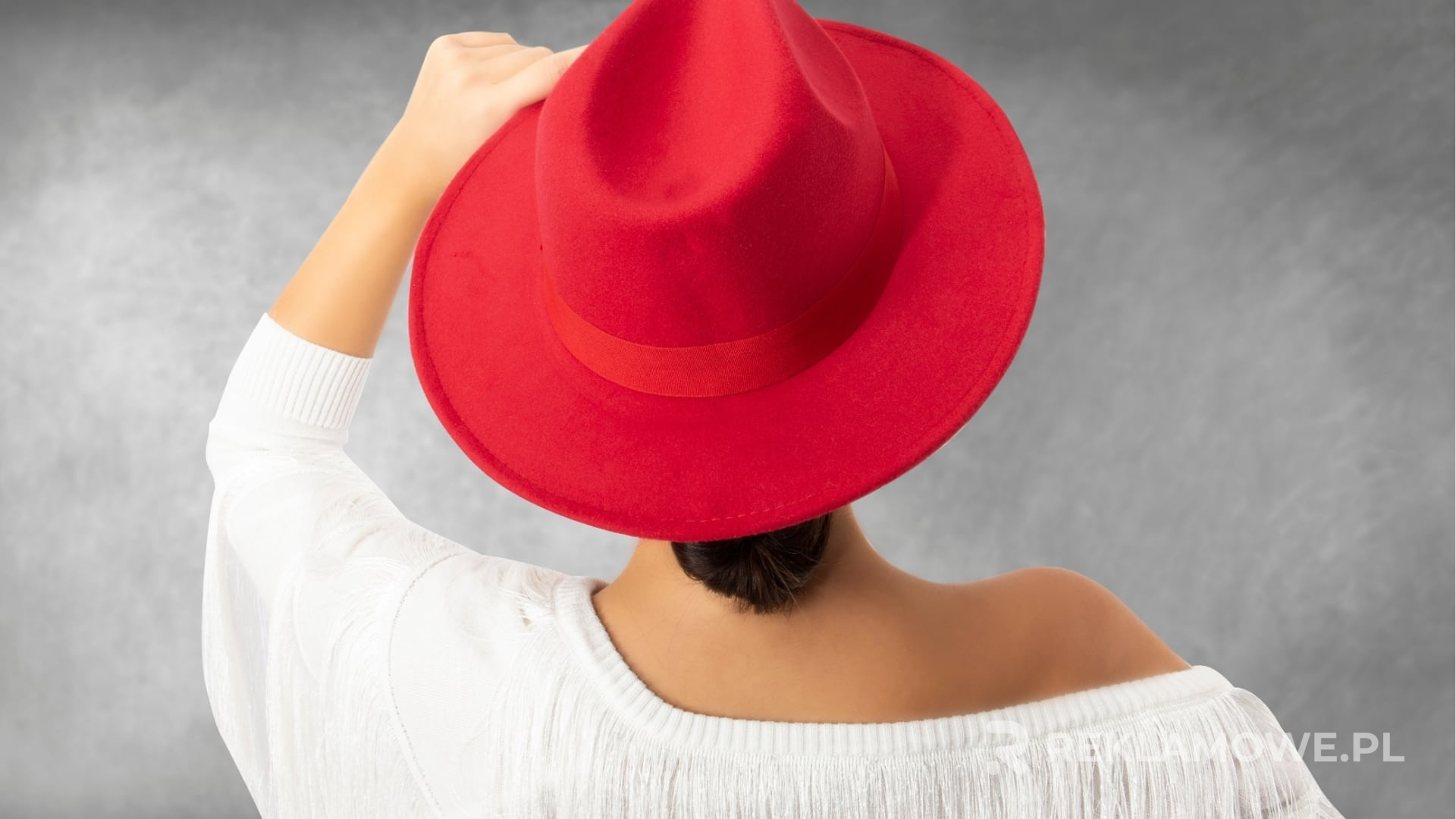 Kapelusze reklamowe z różnymi technikami nadruku